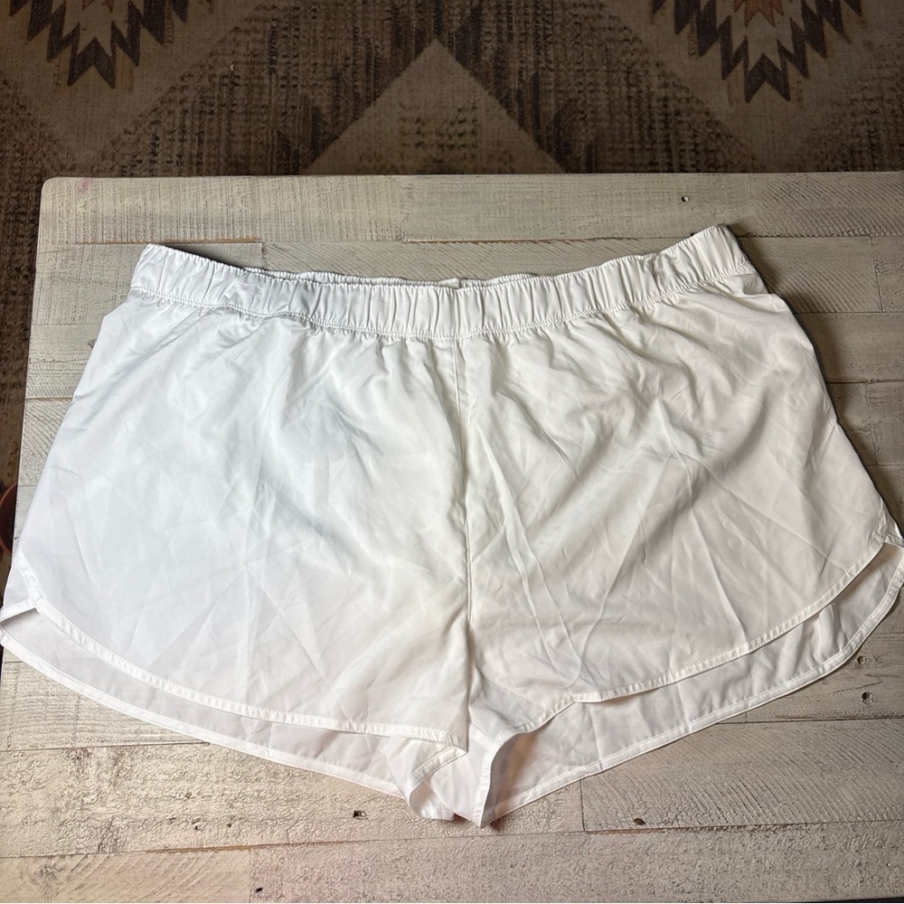 Old Navy Women’s Size 4X Dolphin Hem StretchTech Run Shorts .... NWT! - Picture 3 of 14